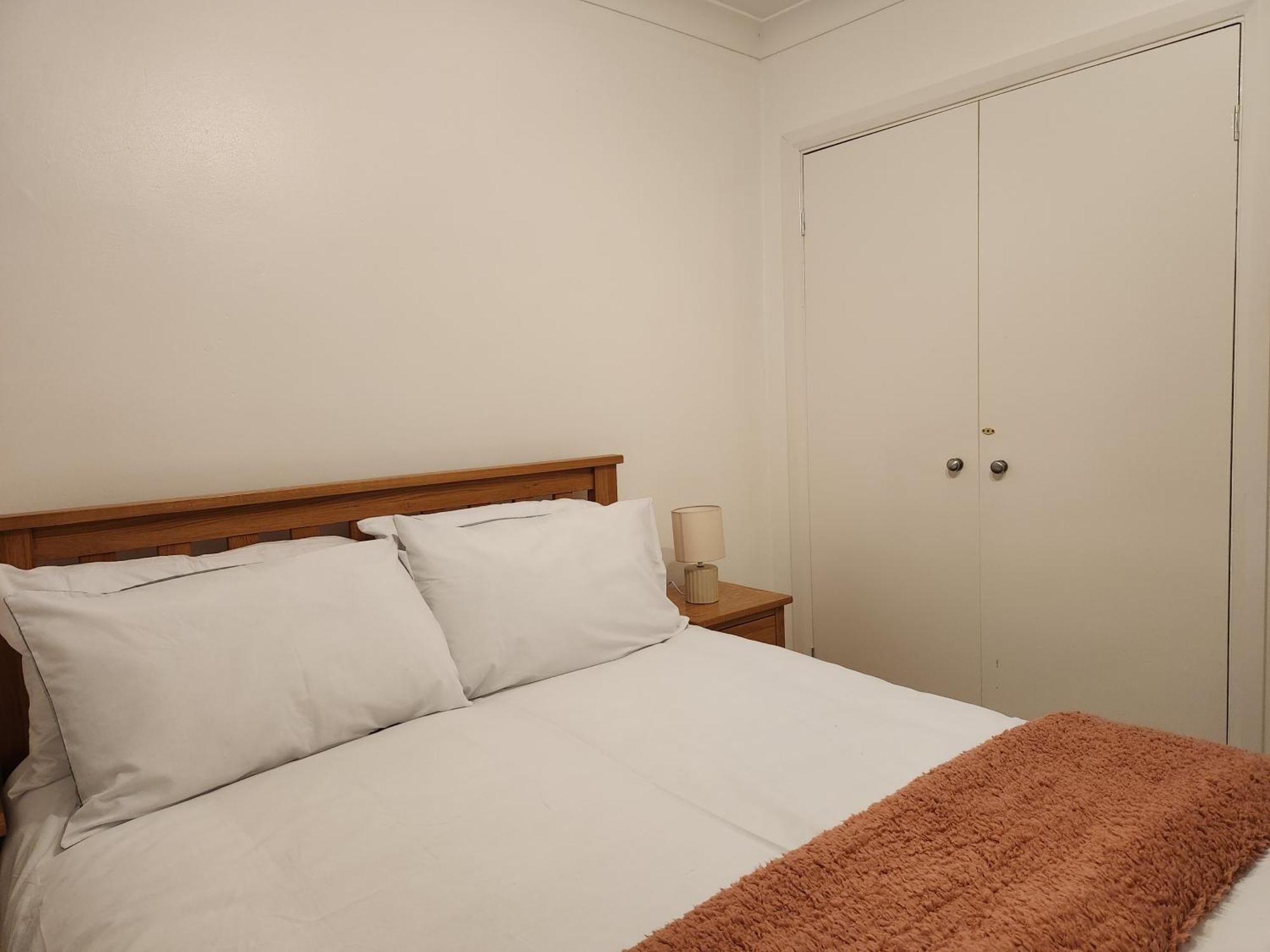 Elmdon House With 4 Spacious Bedrooms To Choose Birmingham Exterior foto