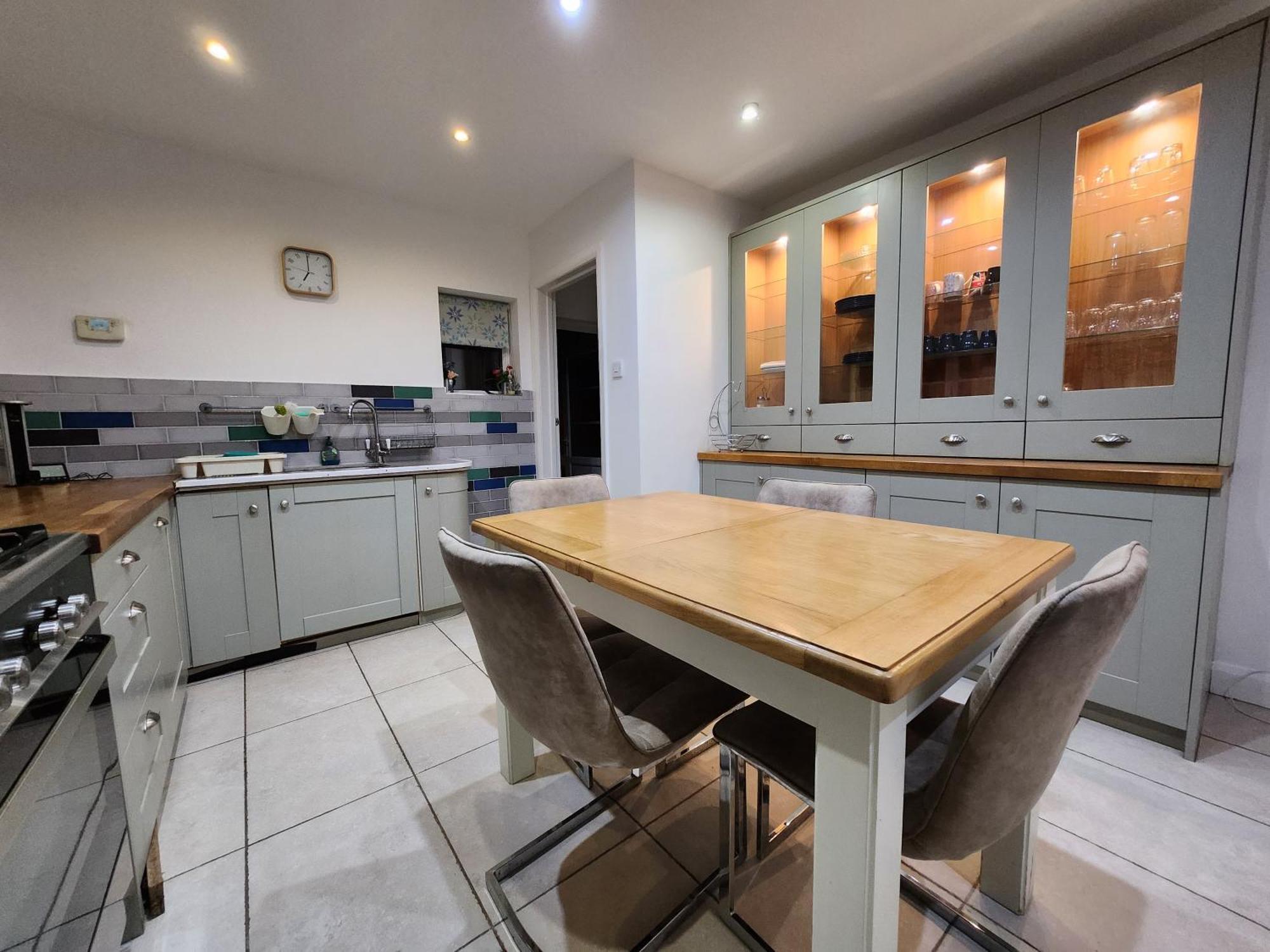 Elmdon House With 4 Spacious Bedrooms To Choose Birmingham Exterior foto