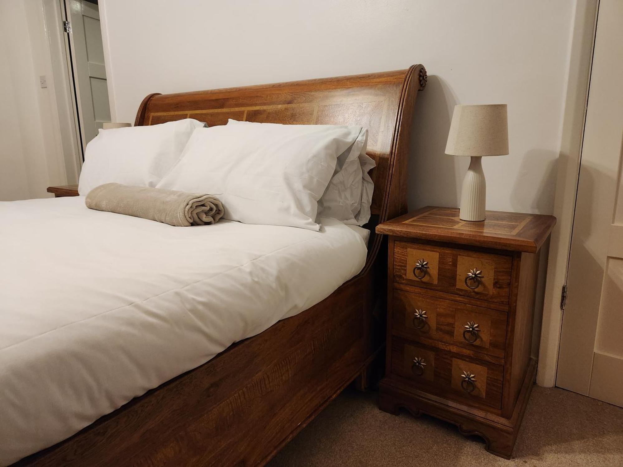 Elmdon House With 4 Spacious Bedrooms To Choose Birmingham Exterior foto
