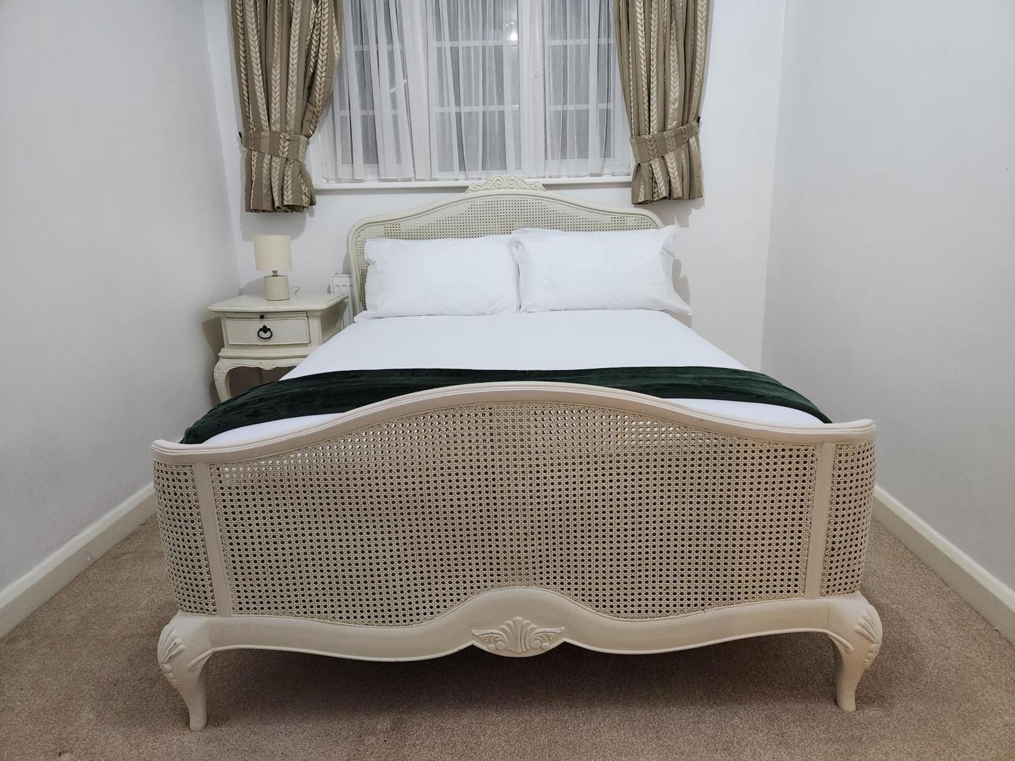 Elmdon House With 4 Spacious Bedrooms To Choose Birmingham Exterior foto