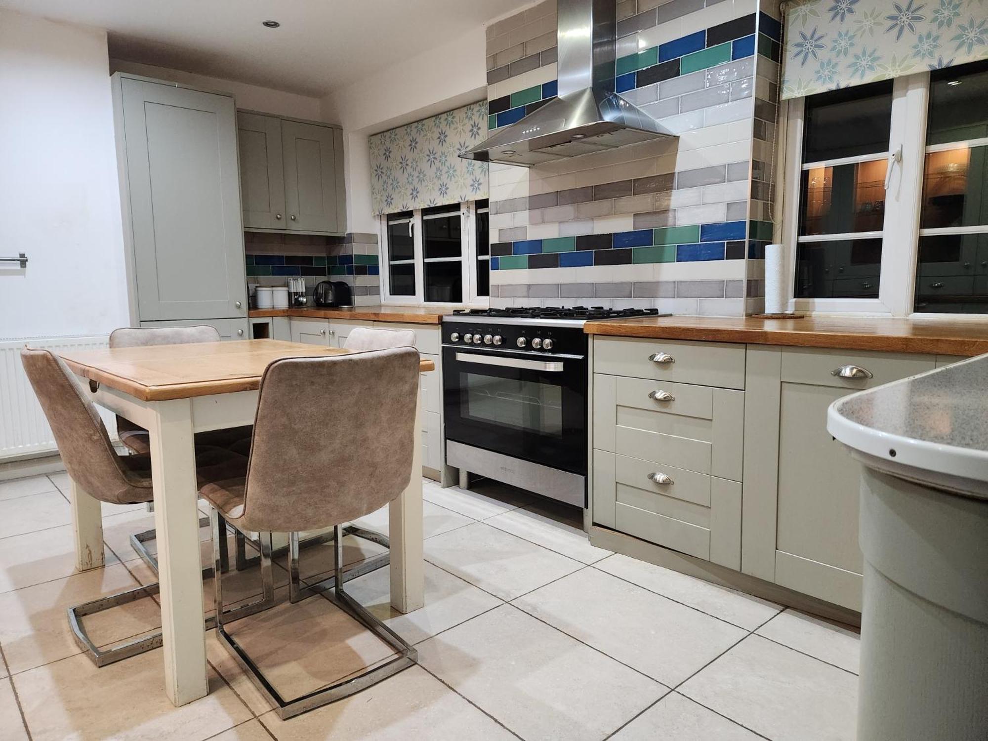Elmdon House With 4 Spacious Bedrooms To Choose Birmingham Exterior foto
