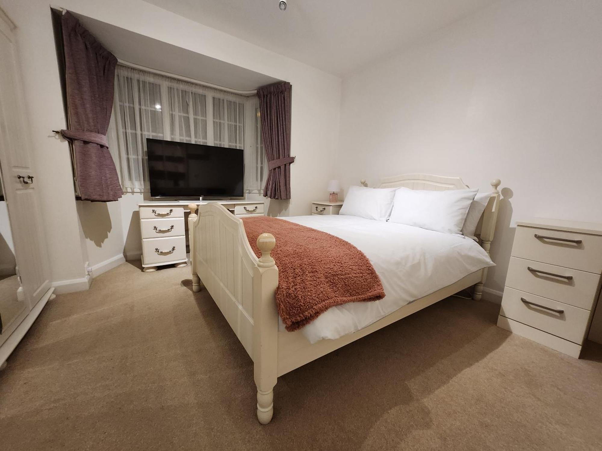 Elmdon House With 4 Spacious Bedrooms To Choose Birmingham Exterior foto