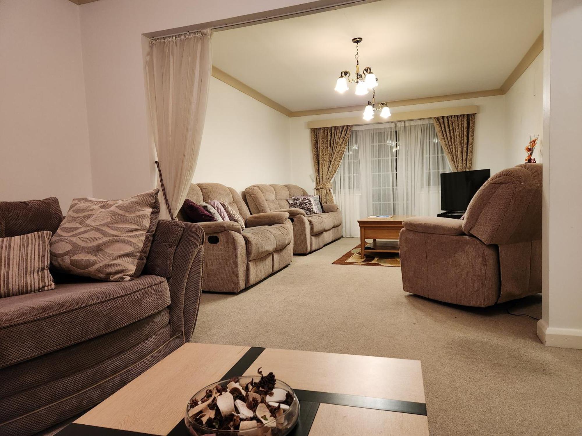 Elmdon House With 4 Spacious Bedrooms To Choose Birmingham Exterior foto
